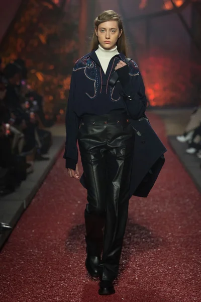 Look 19